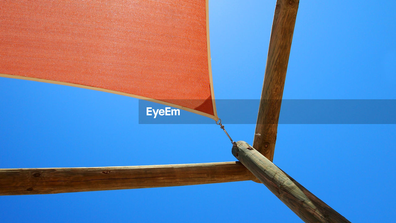 LOW ANGLE VIEW OF WOODEN STRUCTURE AGAINST CLEAR BLUE SKY