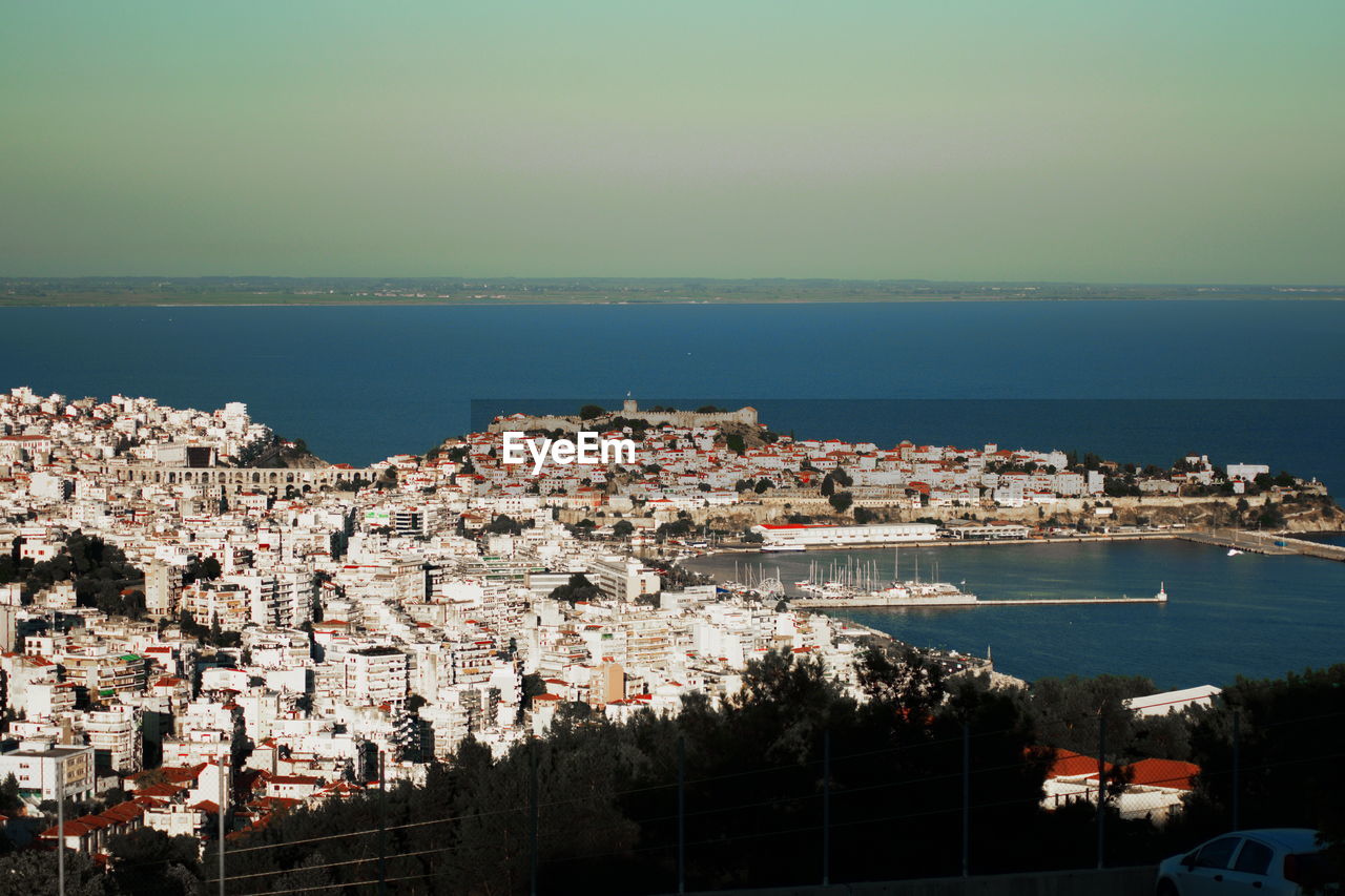 HIGH ANGLE VIEW OF TOWN BY SEA