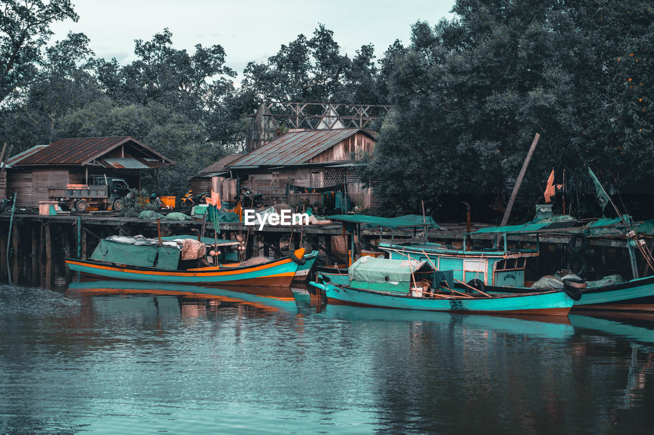 VIEW OF BOATS MOORED IN LAKE