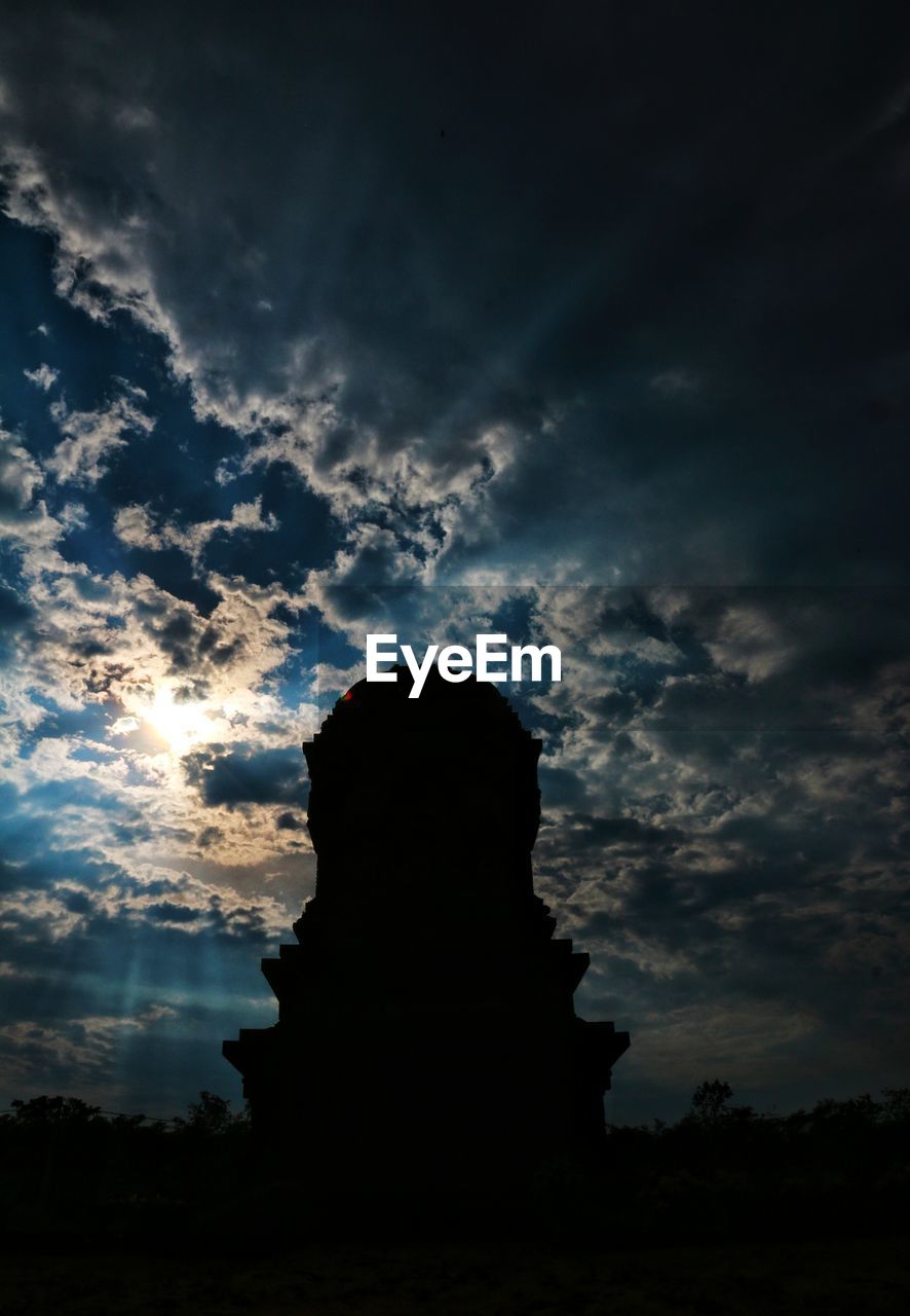 LOW ANGLE VIEW OF SILHOUETTE ROCK FORMATION AGAINST SKY