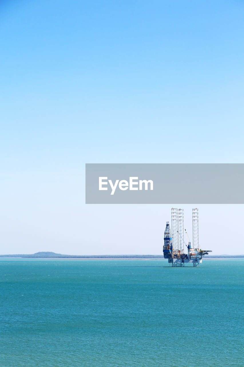 SHIP IN SEA AGAINST CLEAR SKY