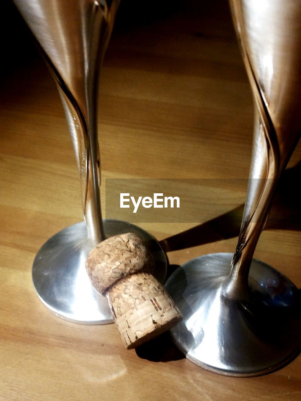 CLOSE-UP OF WOODEN PLANKS ON TABLE