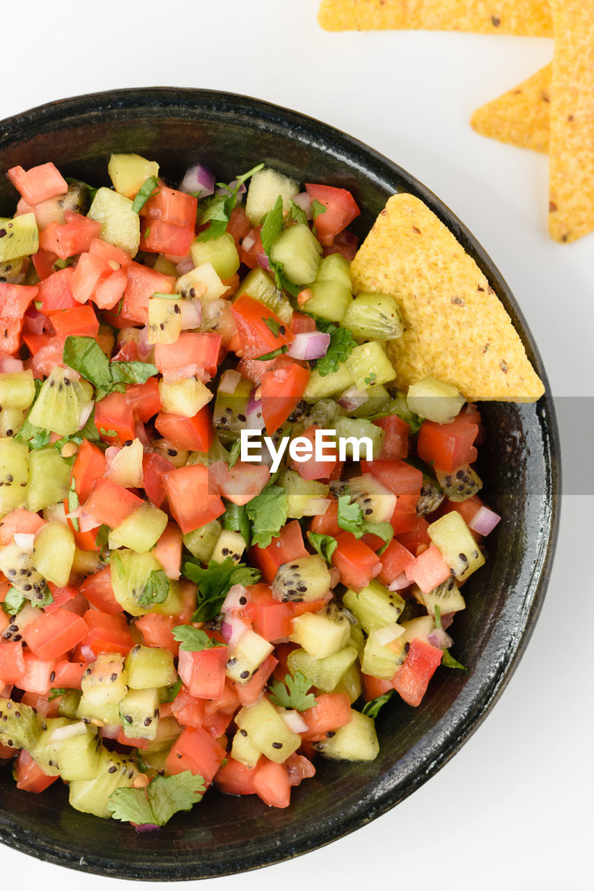 HIGH ANGLE VIEW OF VEGETABLES IN BOWL