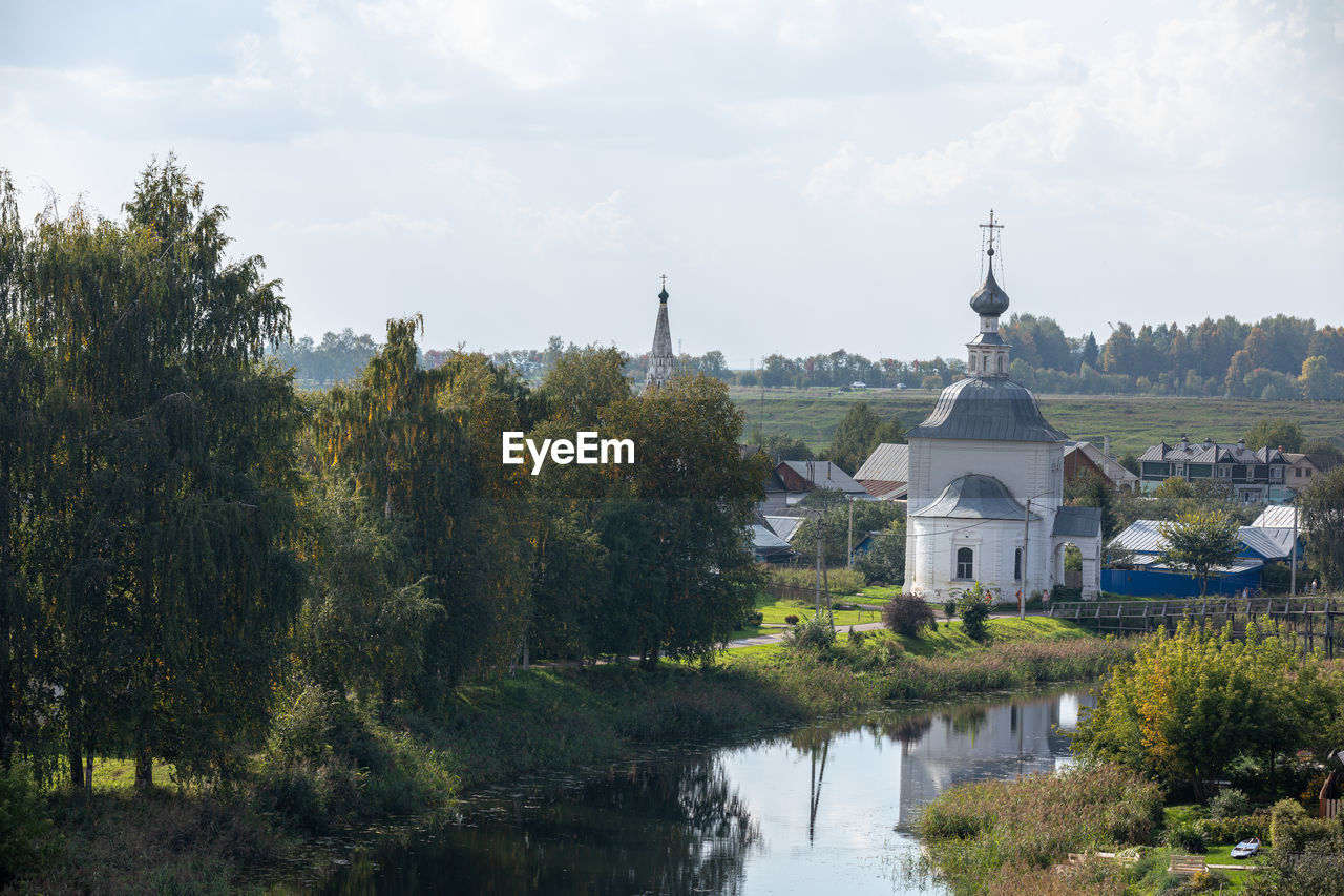 The church of the epiphany in the leather sloboda of suzdal on the banks of the kamenka river