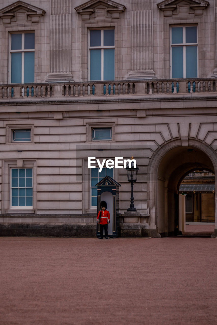 Queens gaurd in front of buckingham palace