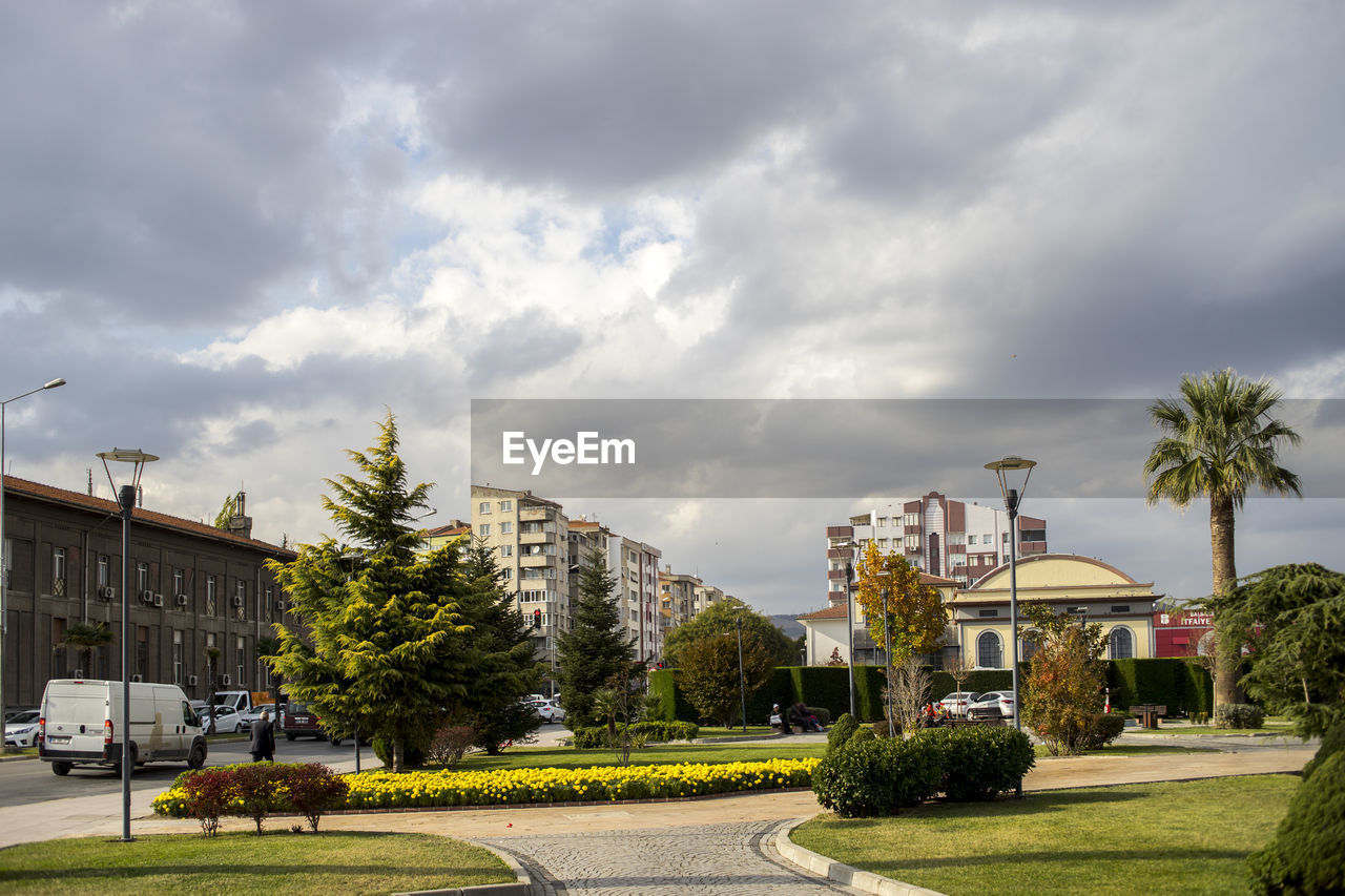 VIEW OF BUILDINGS IN CITY