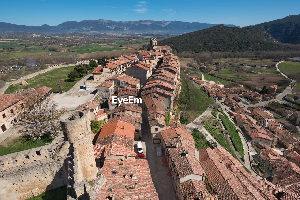 HIGH ANGLE VIEW OF FORT AGAINST MOUNTAIN