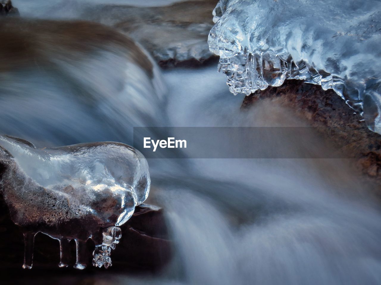 CLOSE-UP OF FROZEN WATER IN LAKE