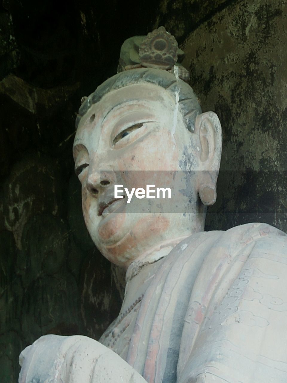 CLOSE-UP OF STATUE OF BUDDHA