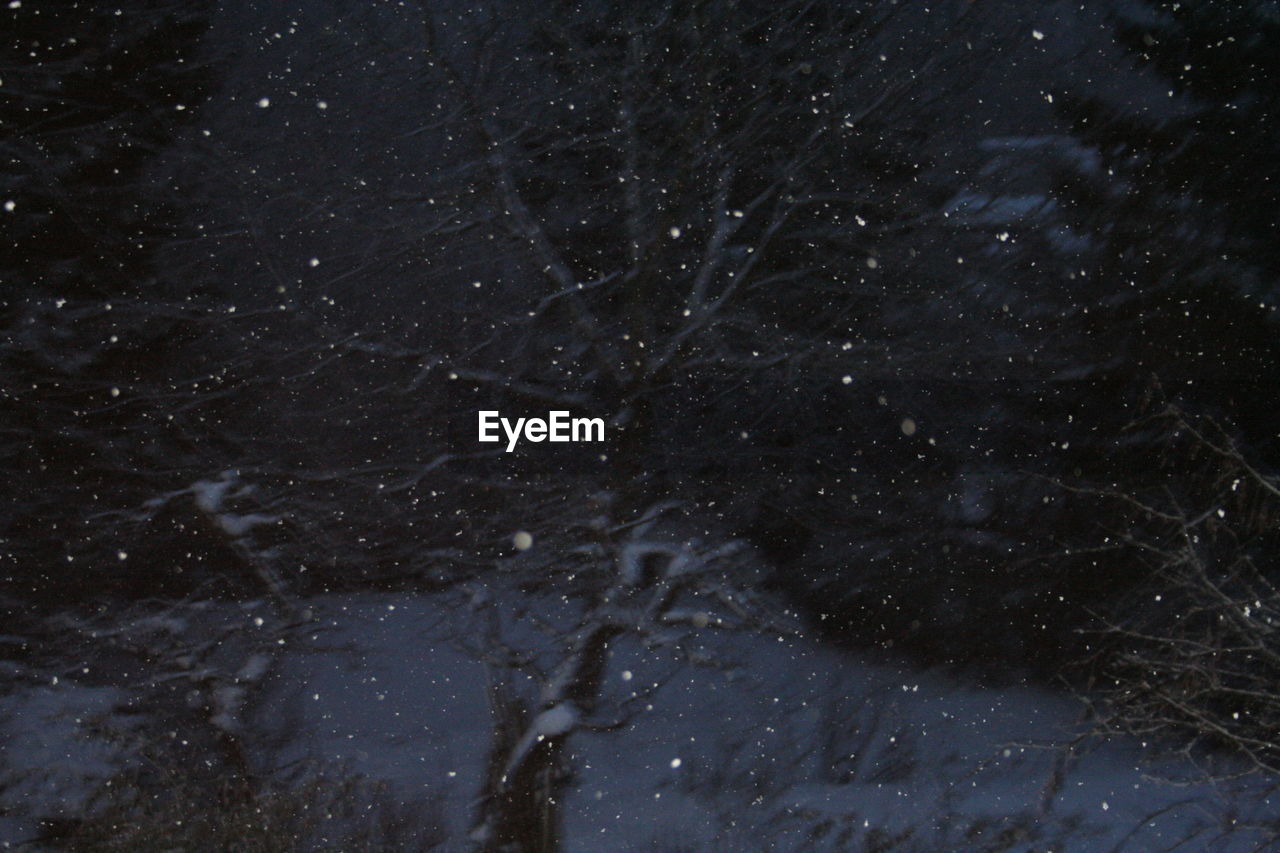 FULL FRAME SHOT OF SNOW