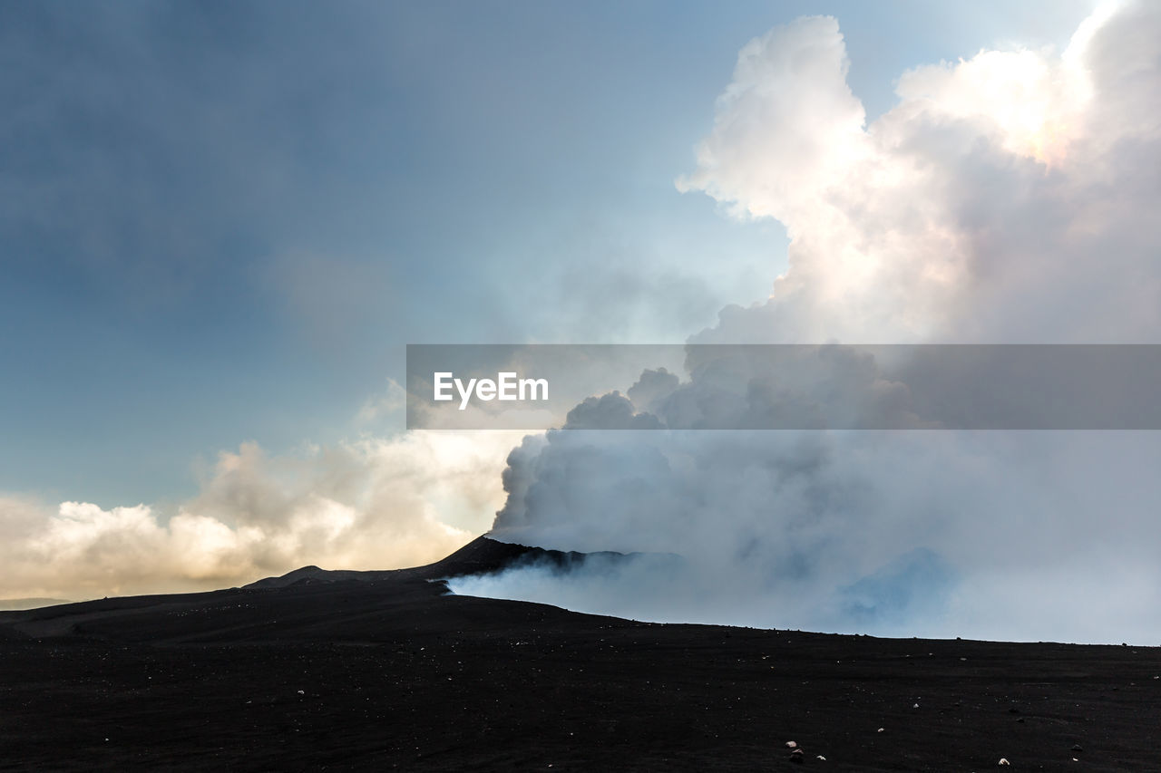 PANORAMIC VIEW OF VOLCANIC LANDSCAPE AGAINST SKY
