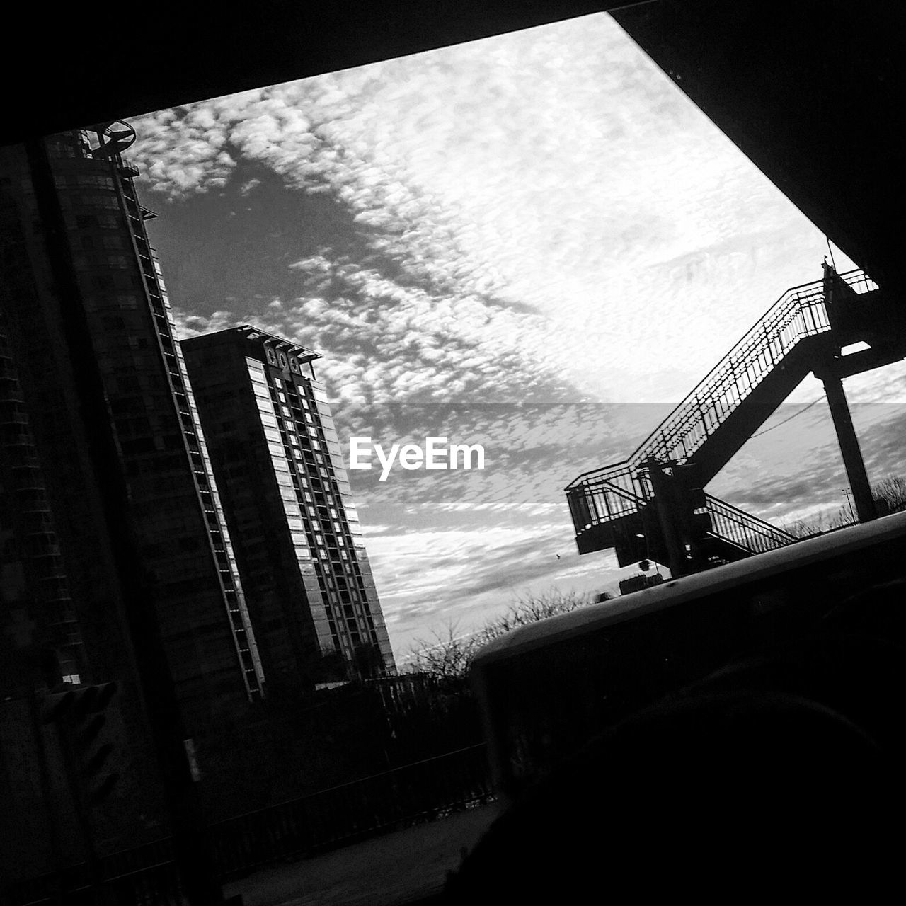 LOW ANGLE VIEW OF BUILDINGS AGAINST SKY