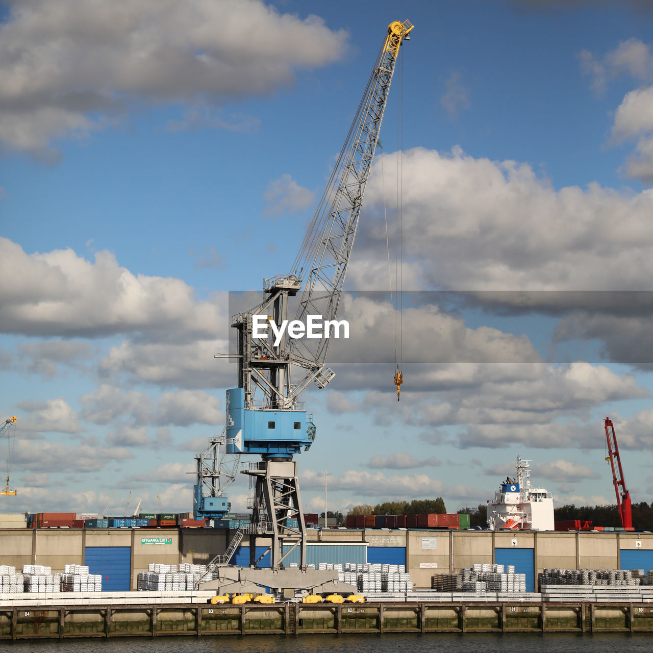 CRANES AT COMMERCIAL DOCK