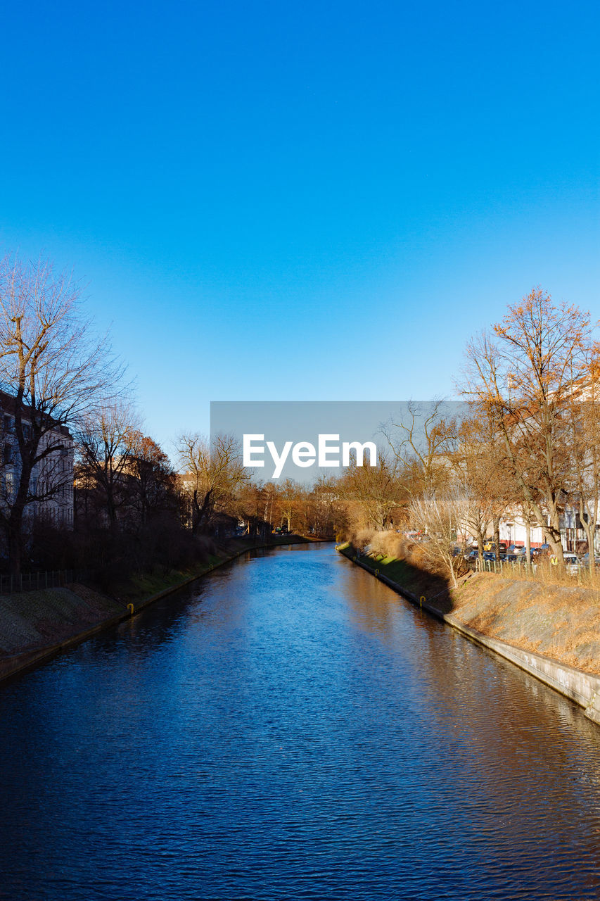 SCENIC VIEW OF RIVER AGAINST CLEAR SKY