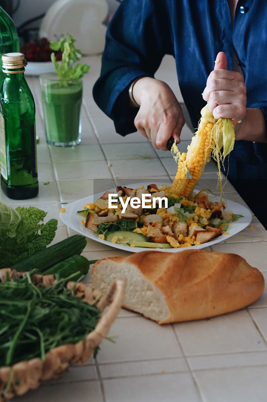 MIDSECTION OF MAN PREPARING FOOD