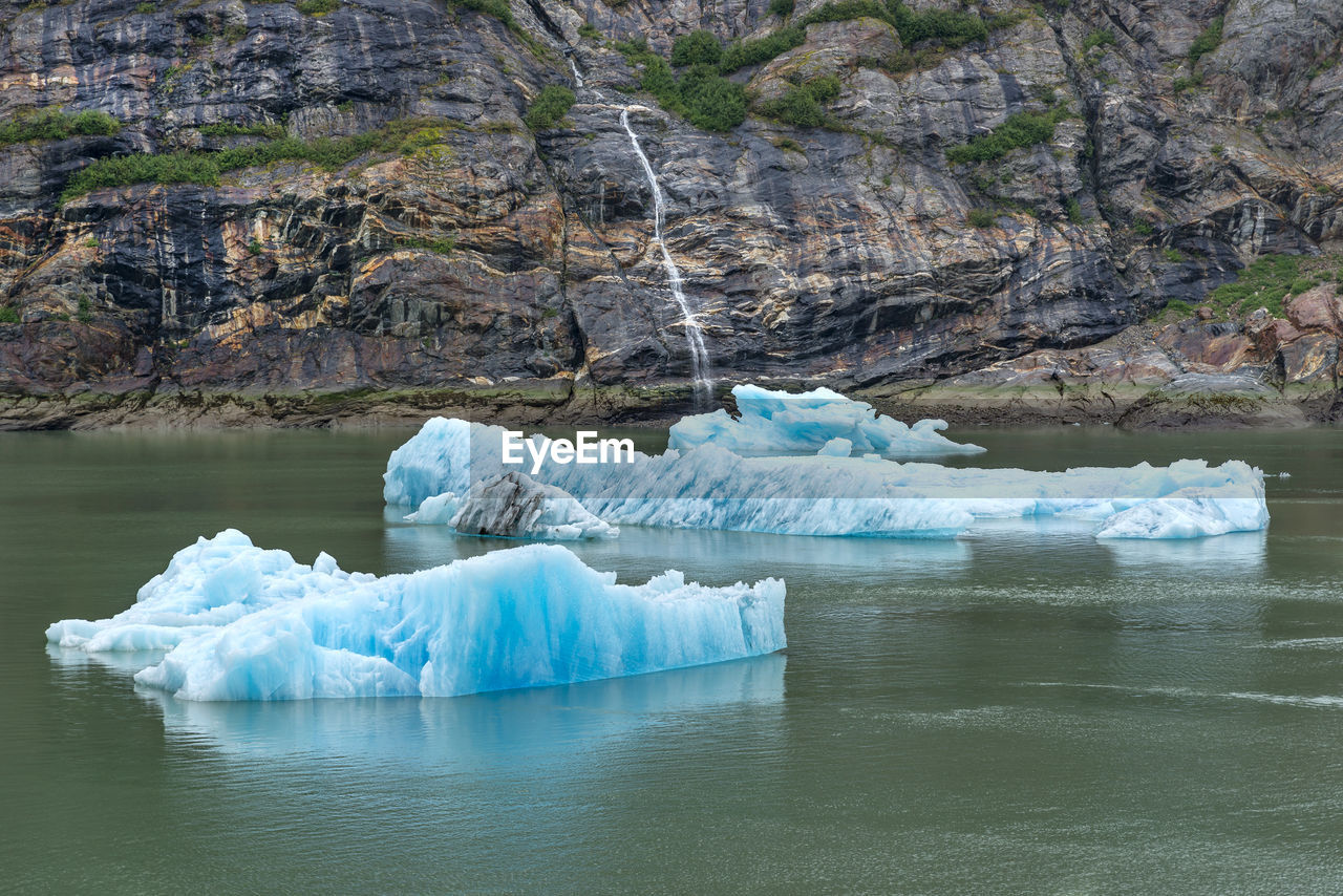 ICE FLOATING ON LAKE