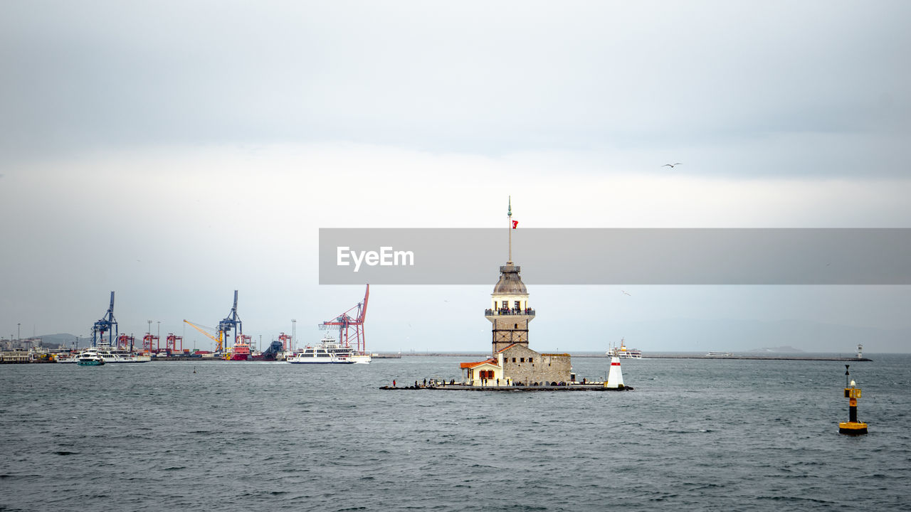 Maiden's tower in bosphorus