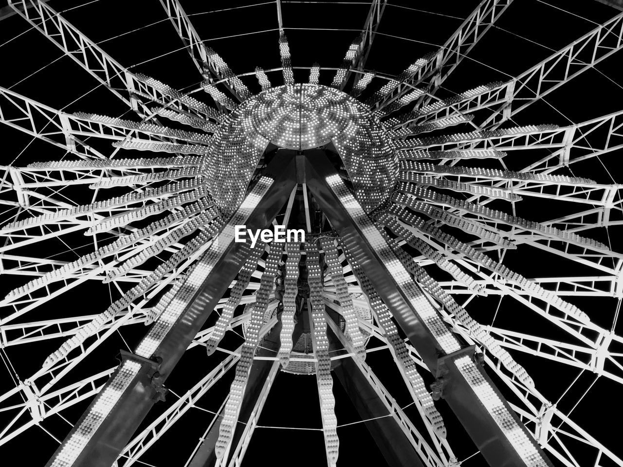 LOW ANGLE VIEW OF FERRIS WHEEL IN CITY