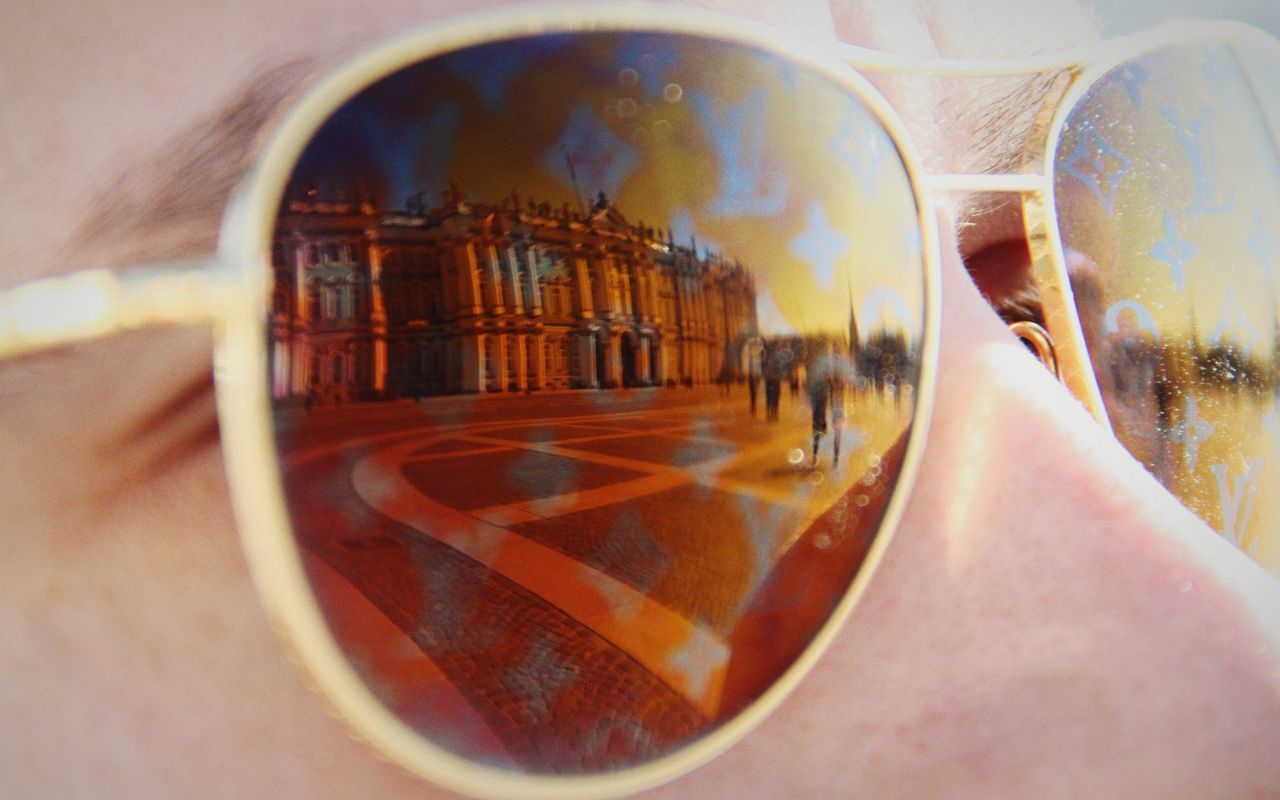 CLOSE-UP OF WATER IN MIRROR