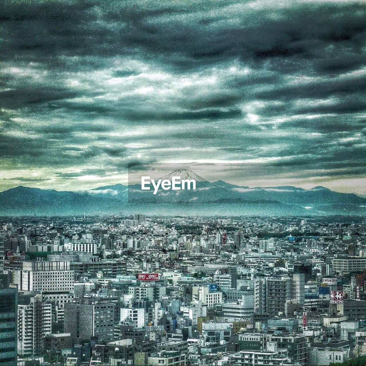 CITYSCAPE AGAINST CLOUDY SKY