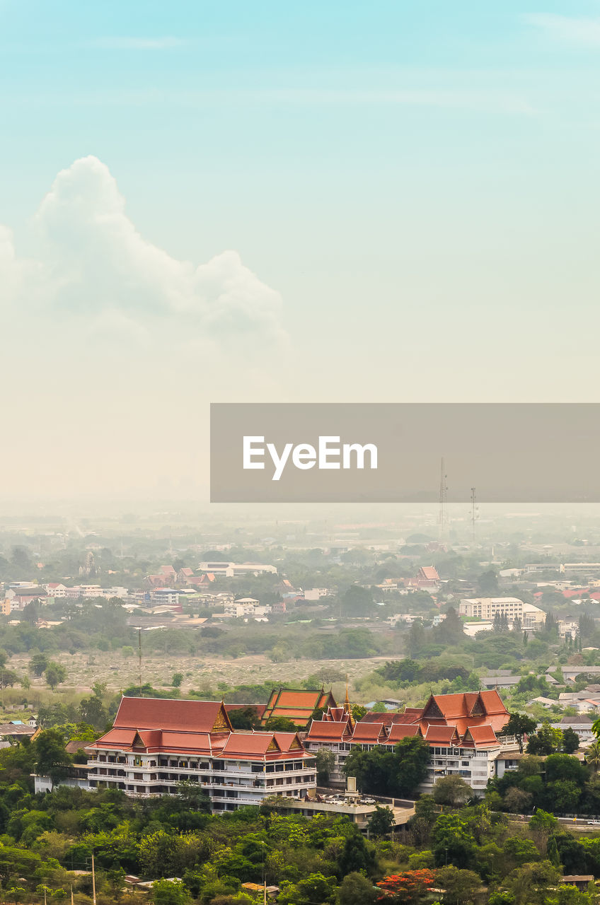 HIGH ANGLE VIEW OF BUILDINGS IN CITY