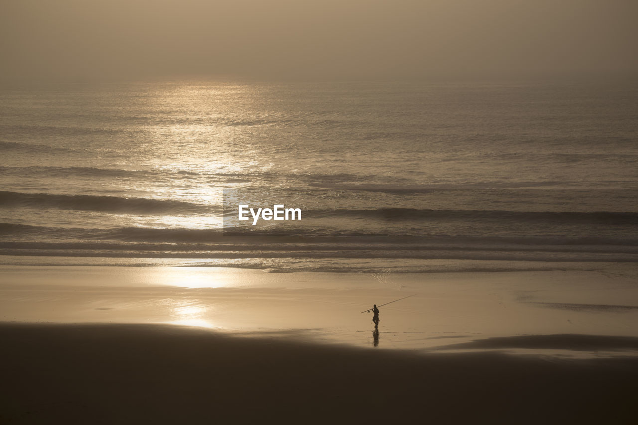 SCENIC VIEW OF SEA AGAINST SUNSET SKY