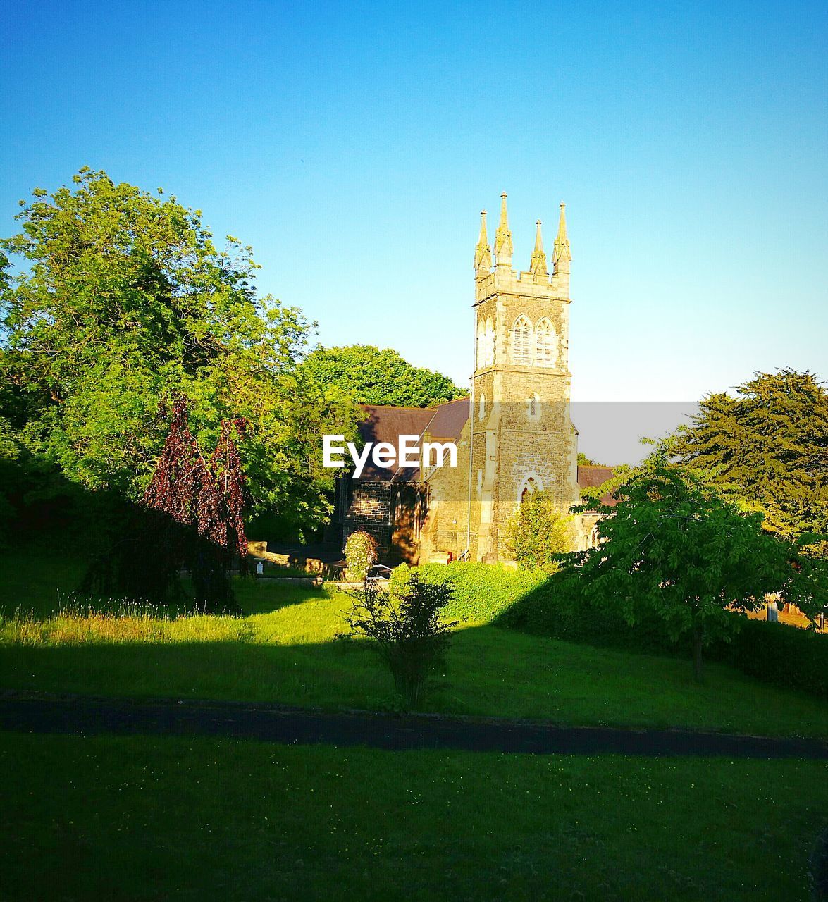 VIEW OF CASTLE AGAINST CLEAR SKY