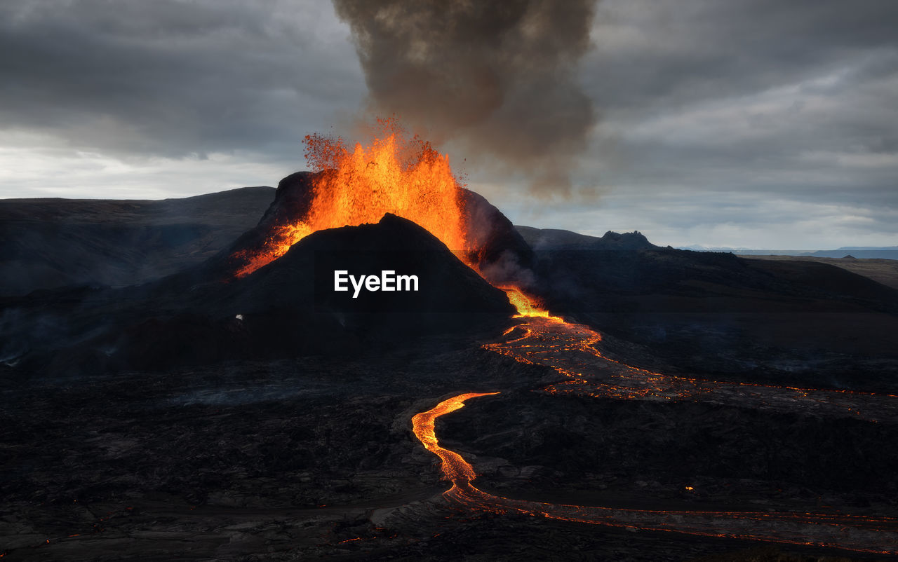 Volcanic eruption and lava flow in fagradalsfjall, reykjanes peninsula, iceland