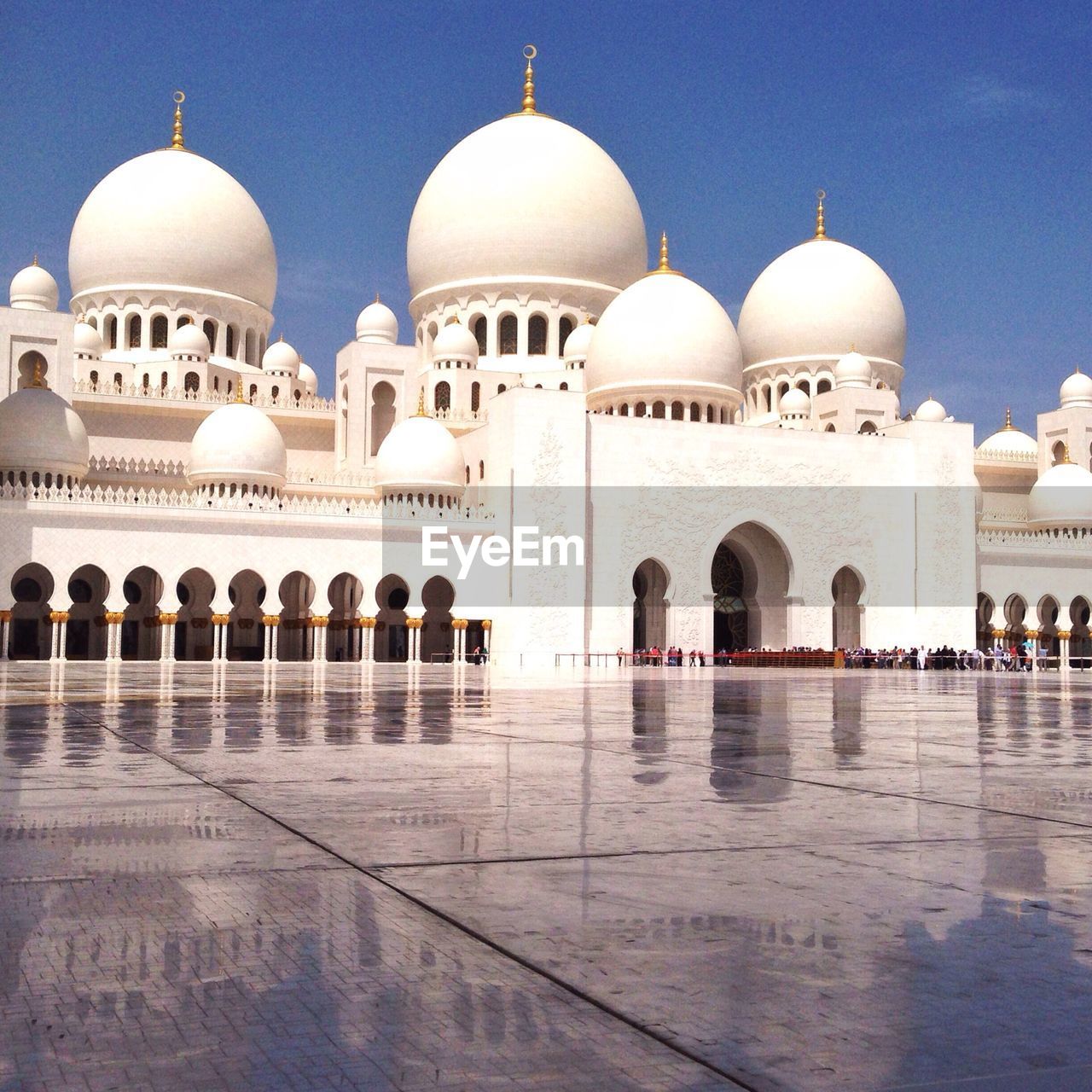 Sheikh zayed mosque against sky