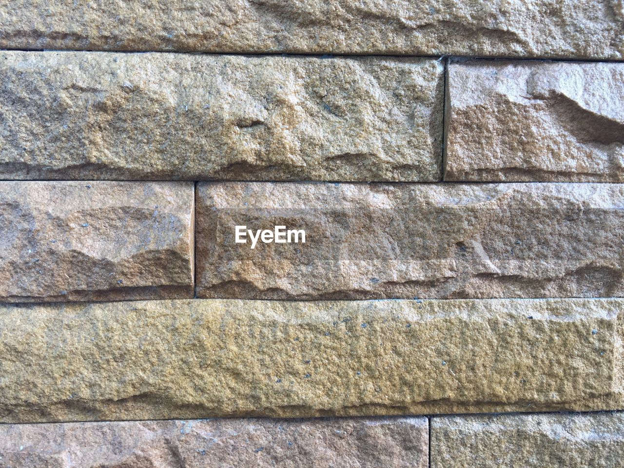 FULL FRAME SHOT OF TEXTURED WALL