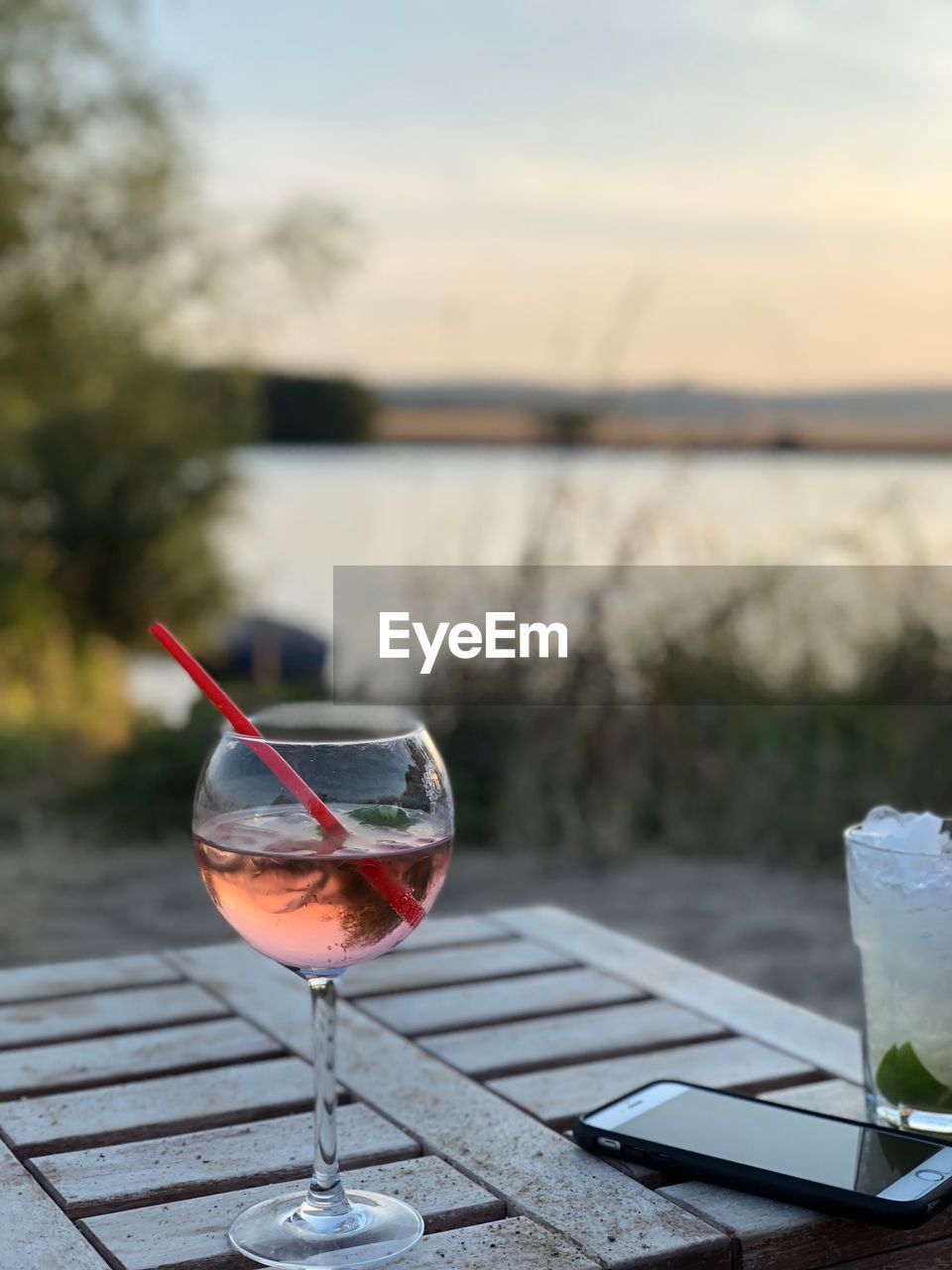 CLOSE-UP OF WINE GLASS ON TABLE