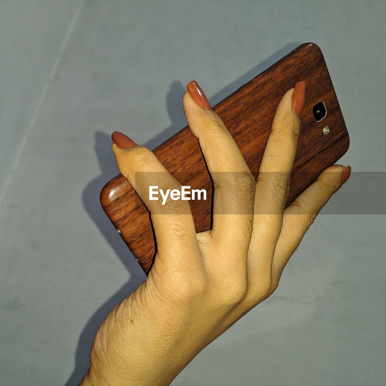 HIGH ANGLE VIEW OF HAND HOLDING TEXT