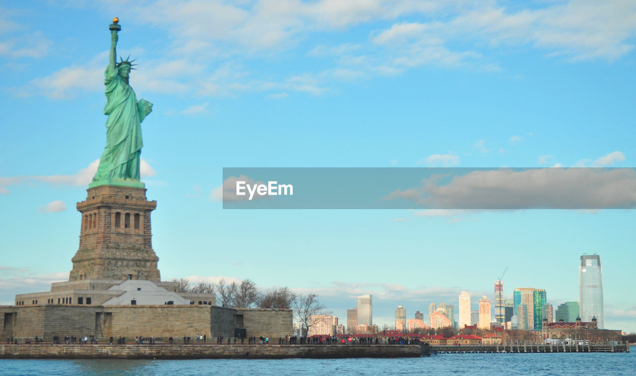 STATUE OF LIBERTY AGAINST SKY