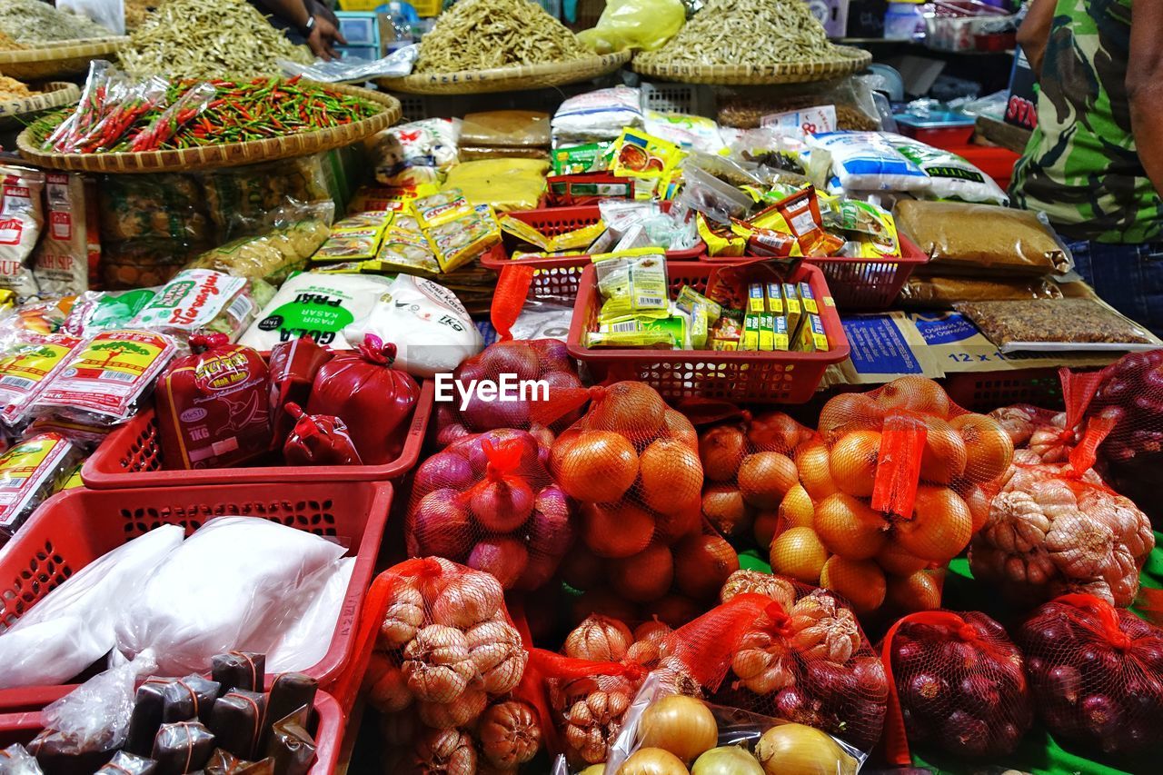 VARIOUS FRUITS FOR SALE IN MARKET STALL