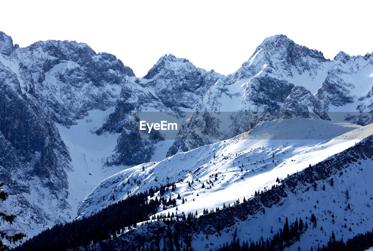 SCENIC VIEW OF SNOWCAPPED MOUNTAIN AGAINST SKY