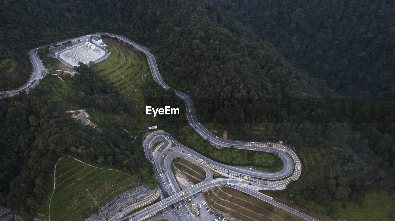 HIGH ANGLE VIEW OF MOUNTAIN ROAD