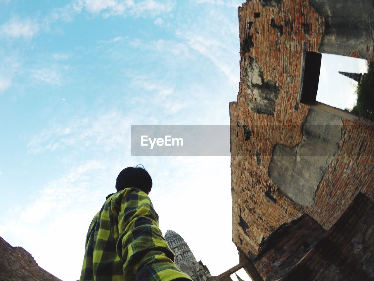 REAR VIEW OF MAN LOOKING AT VIEW OF SKY