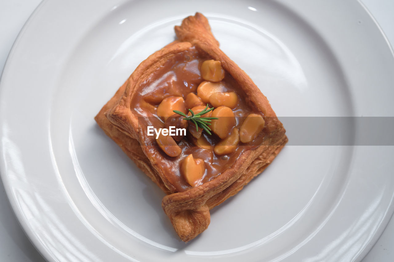 HIGH ANGLE VIEW OF MEAL SERVED ON PLATE