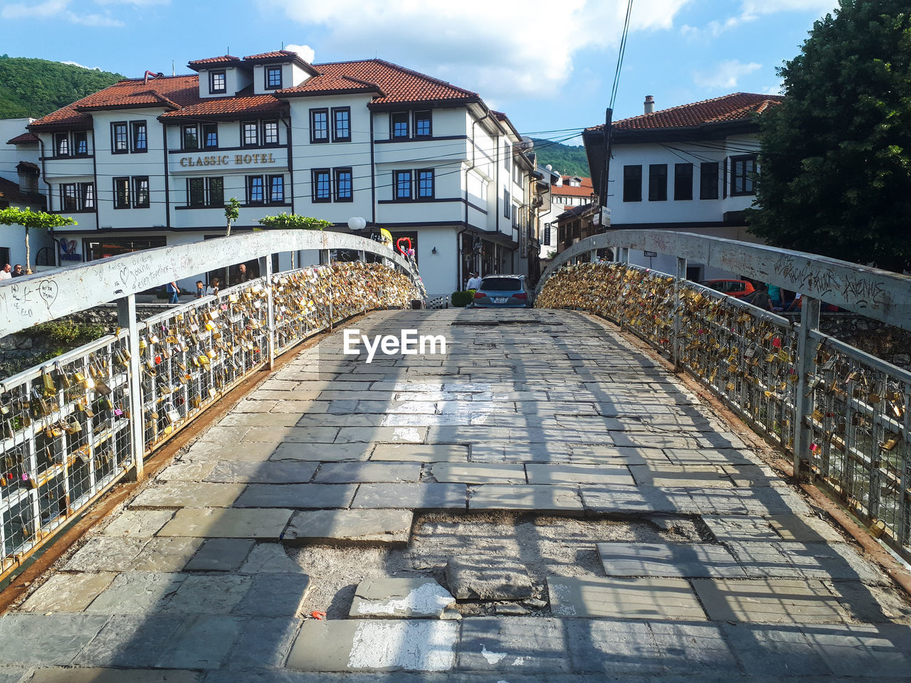 HIGH ANGLE VIEW OF STREET BY BUILDINGS IN CITY