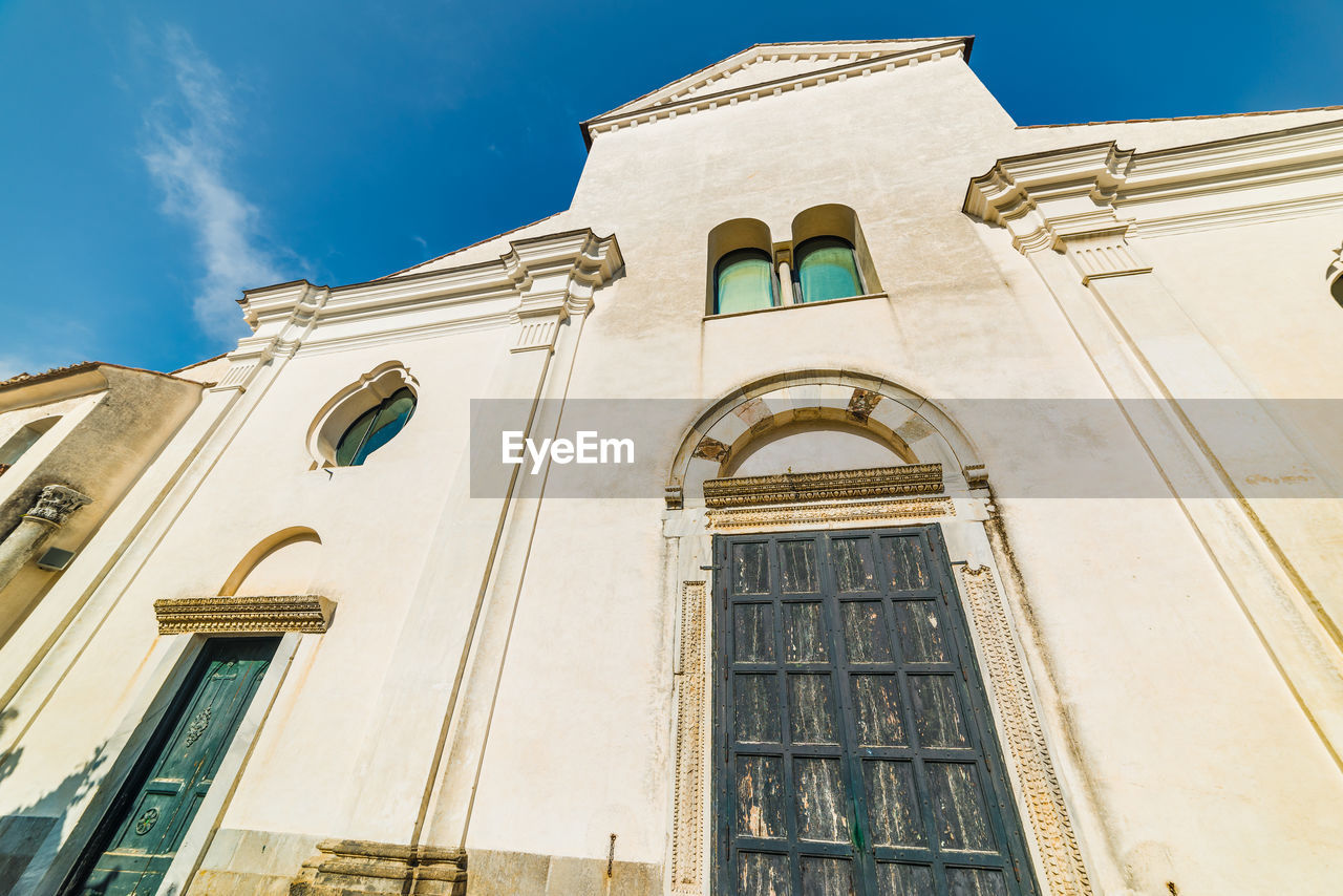 LOW ANGLE VIEW OF CATHEDRAL AGAINST SKY