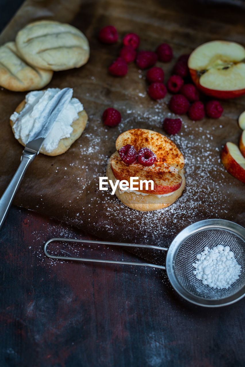 HIGH ANGLE VIEW OF CAKE WITH FRUITS ON TABLE