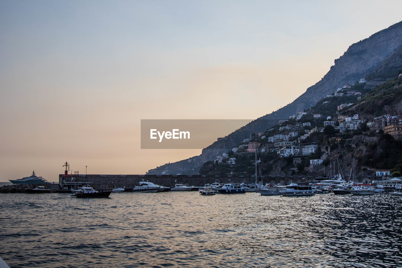 SCENIC VIEW OF SEA BY BUILDINGS AGAINST SKY