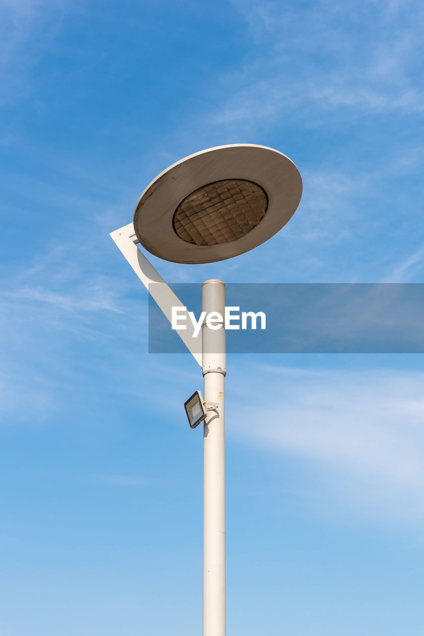 Led lighting pole new technoly of lighting system with blue sky on outdoor street walkway.