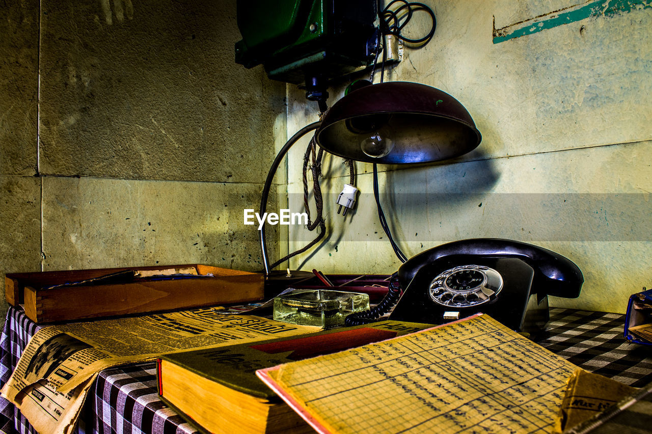 CLOSE-UP VIEW OF ELECTRIC FAN