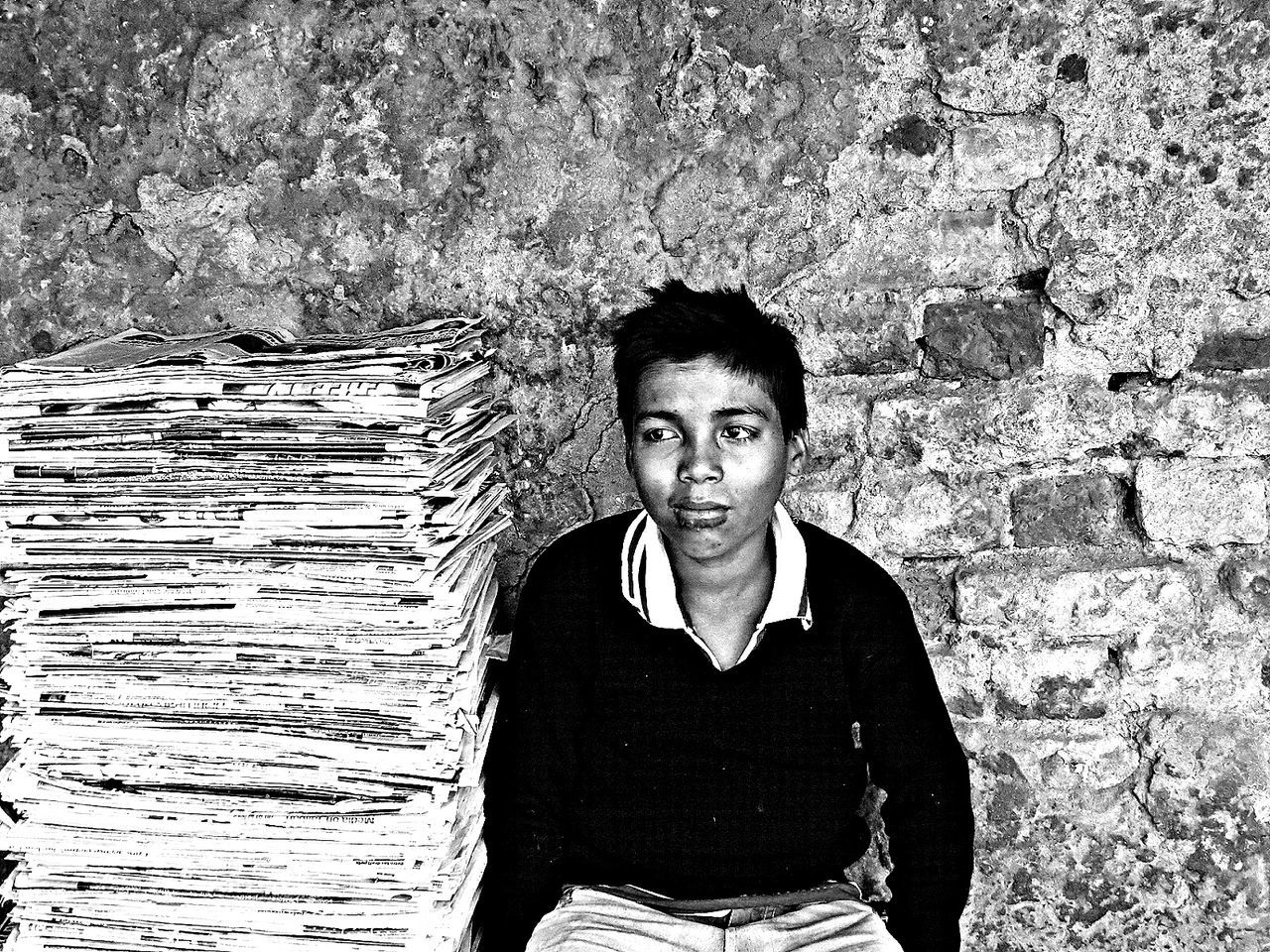 PORTRAIT OF SMILING YOUNG MAN STANDING OUTDOORS