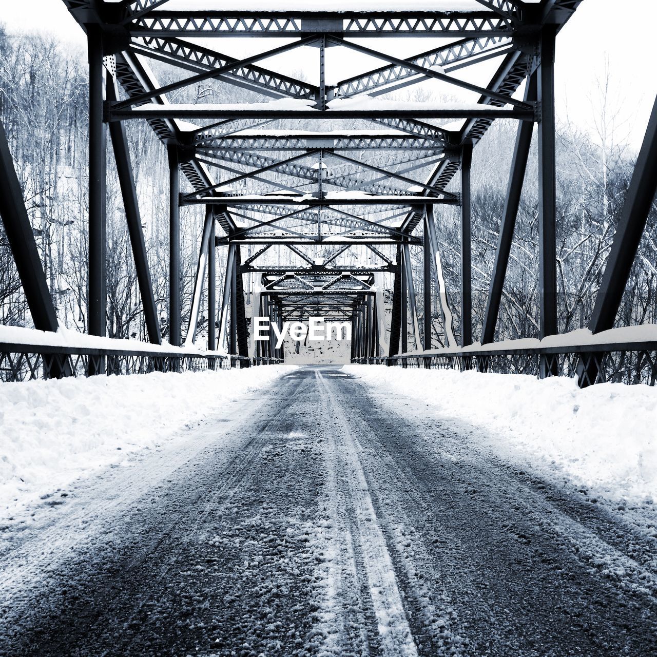 Metallic bridge during winter