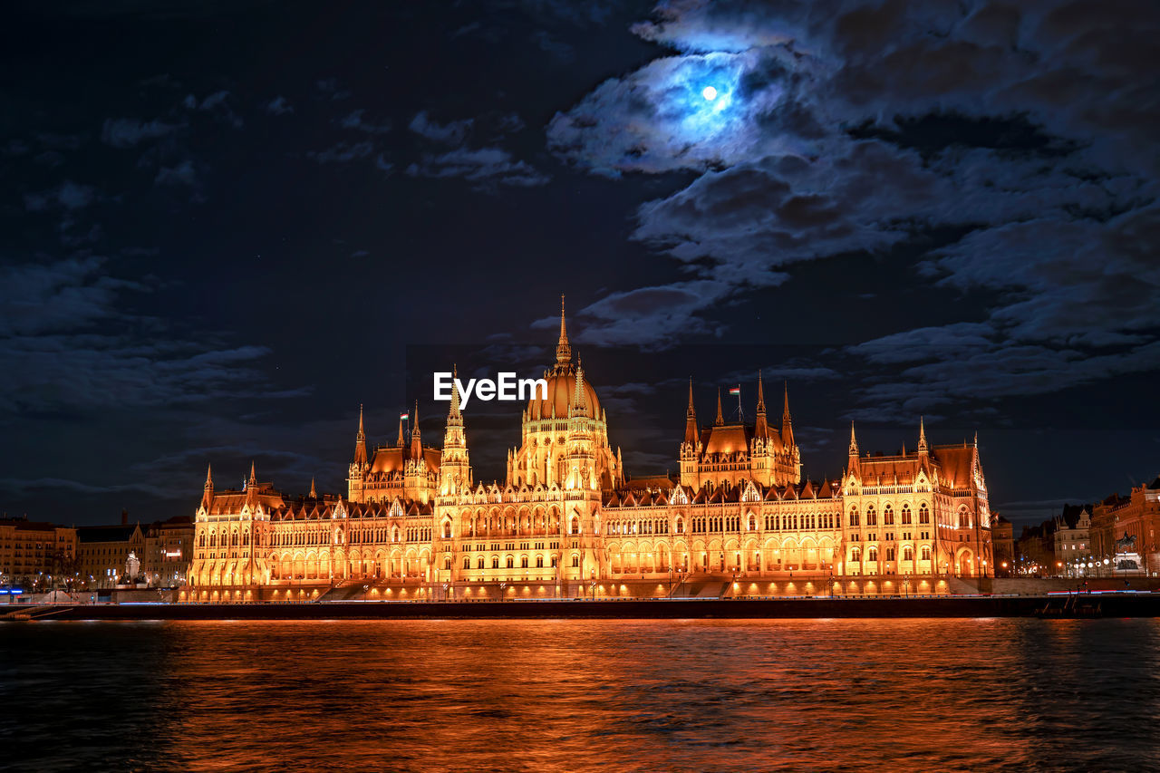 The hungarian parliament building in budapest by night