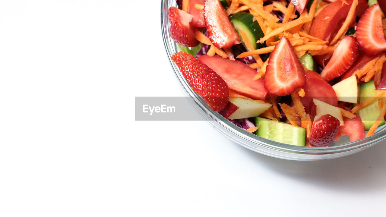 HIGH ANGLE VIEW OF CHOPPED VEGETABLES IN BOWL