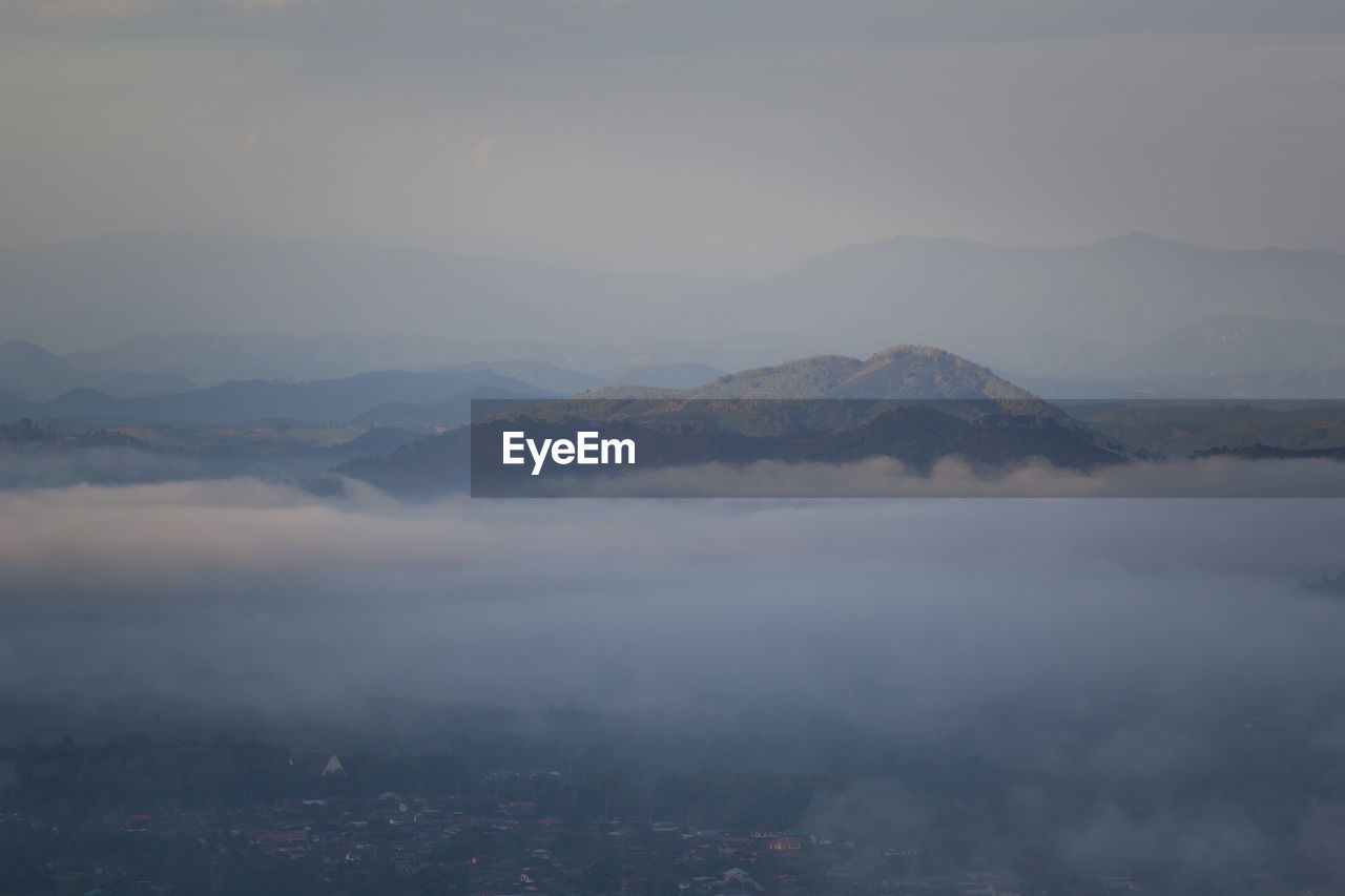 AERIAL VIEW OF MOUNTAINS AGAINST SKY
