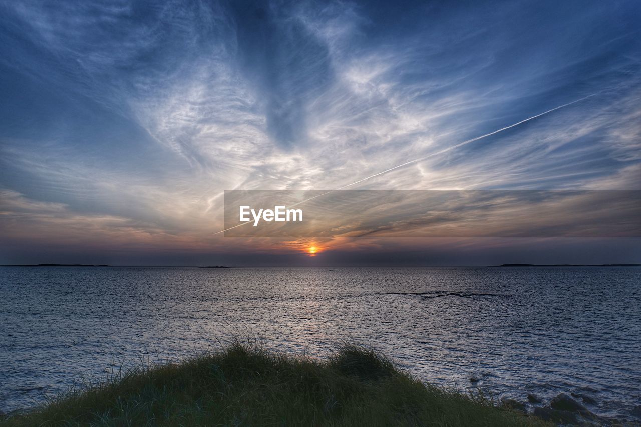 sky, water, horizon, sea, beauty in nature, cloud, scenics - nature, sunset, ocean, nature, horizon over water, tranquility, shore, environment, land, dramatic sky, tranquil scene, coast, beach, sunlight, dawn, seascape, landscape, wave, sun, no people, blue, idyllic, outdoors, reflection, cloudscape, evening, urban skyline, travel, wind wave, summer, travel destinations, sunbeam, non-urban scene, coastline, body of water, motion, awe